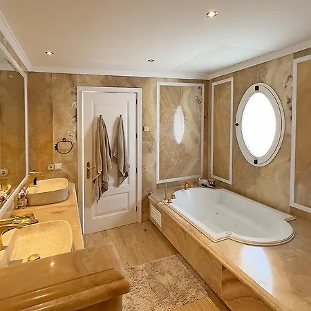 Elegant Penthouse On Marbella's Golden Mile * Marbella