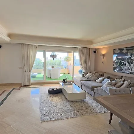 Apartment Elegant Penthouse On Marbella's Golden Mile