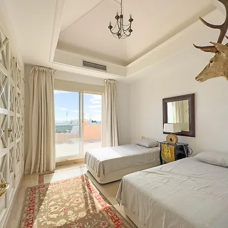 Apartment Elegant Penthouse On Marbella's Golden Mile *