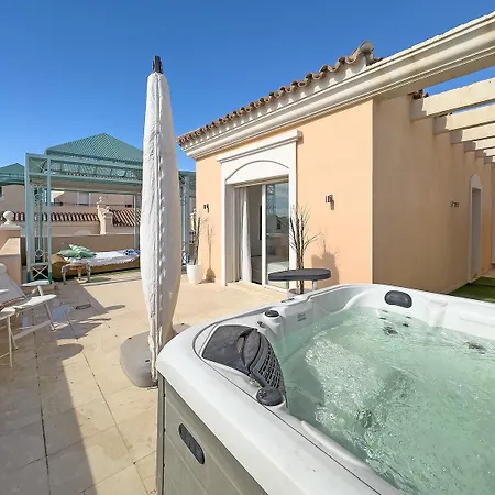 Apartment Elegant Penthouse On Marbella's Golden Mile